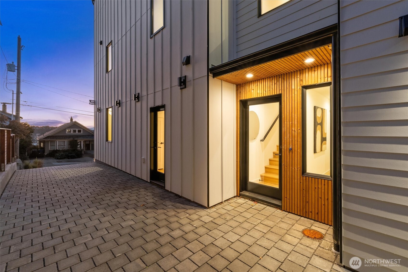 2214 Broadway East, Unit B Seattle, WA 98102 - Photo 6 of 33