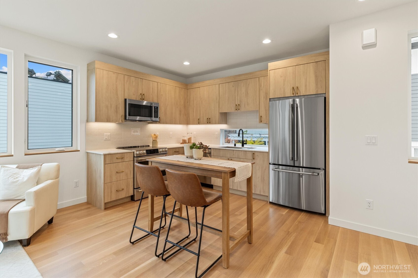 2214 Broadway East, Unit B Seattle, WA 98102 - Photo 9 of 33