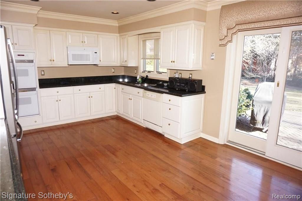 64 Willison Road Grosse Pointe Shores, MI 48236 - Photo 2 of 15