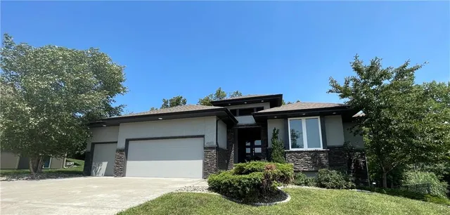 $775,000 | 4602 Northwest 71st Street, Kansas City, MO 64151