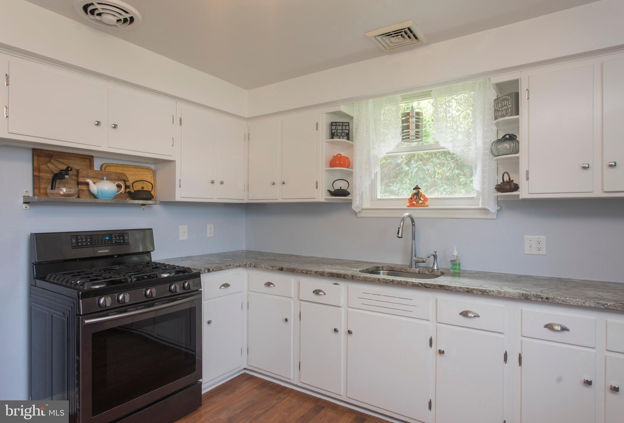54 Ralston Avenue Havertown, PA 19083 - Photo 16 of 42 Gas Stove