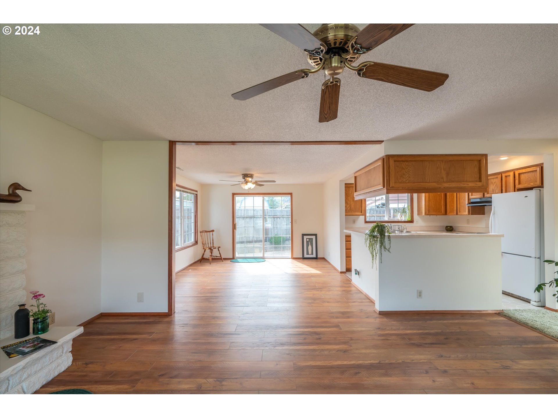 2618 Greenbriar Street Reedsport, OR 97467 - Photo 20 of 47 Living Room/Dining Room