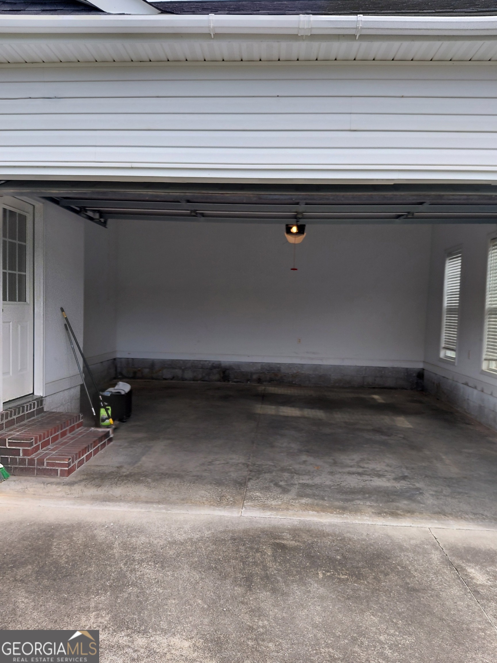 585 Live Oak Way Dublin, GA 31021 - Photo 5 of 34