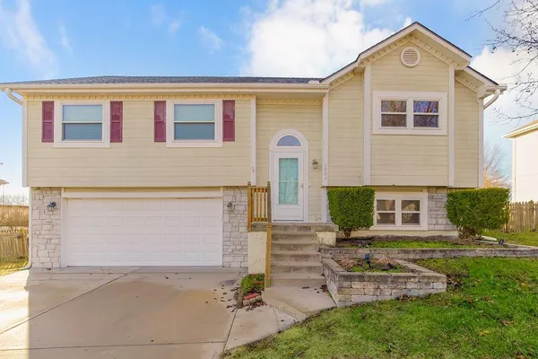 1003 East Madelyn Drive, Kearney, MO 64060