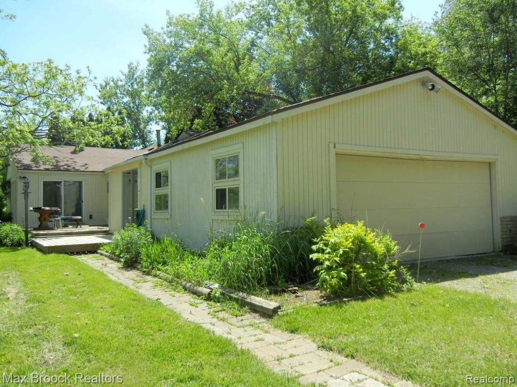 9950 Allen Road Clarkston, MI 48348 - Photo 3 of 76