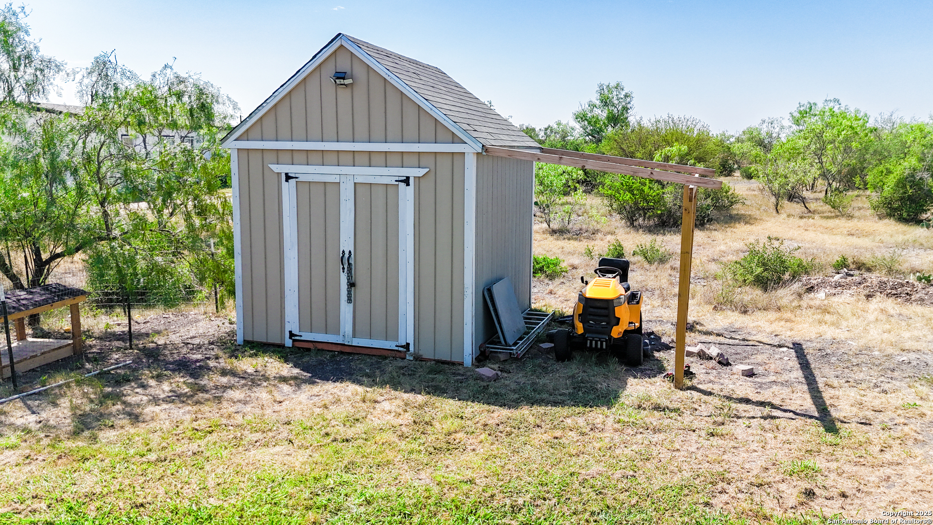 342 PR 4653 Hondo, TX 78861 - Photo 7 of 35 a front view of a house with a yard