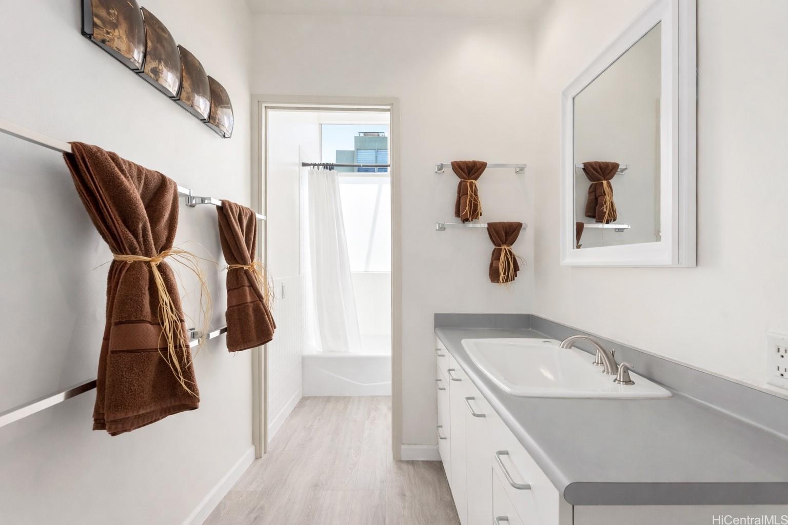 45-081 Lilipuna Road, Unit A Kaneohe, HI 96744 - Photo 10 of 18 Primary bathroom