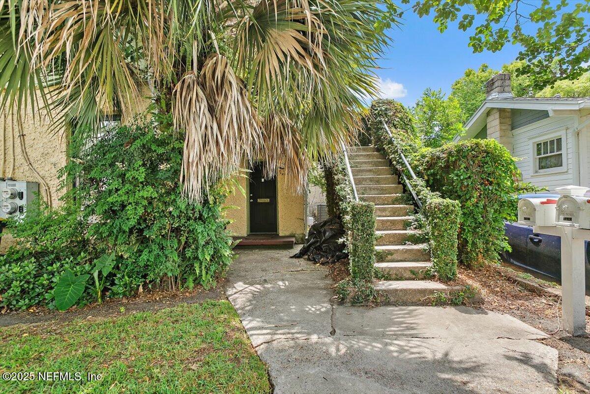 1402 James Street Jacksonville, FL 32205 - Photo 5 of 34 03-Entryway