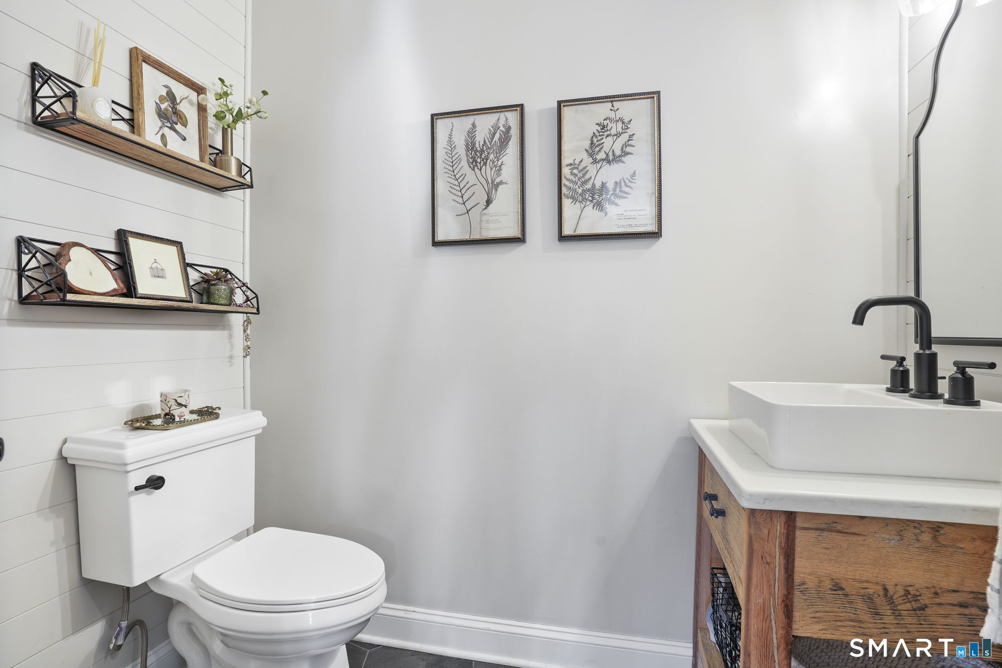 16 North Beech Tree Road Brookfield, CT 06804 - Photo 21 of 40 Main level powder room