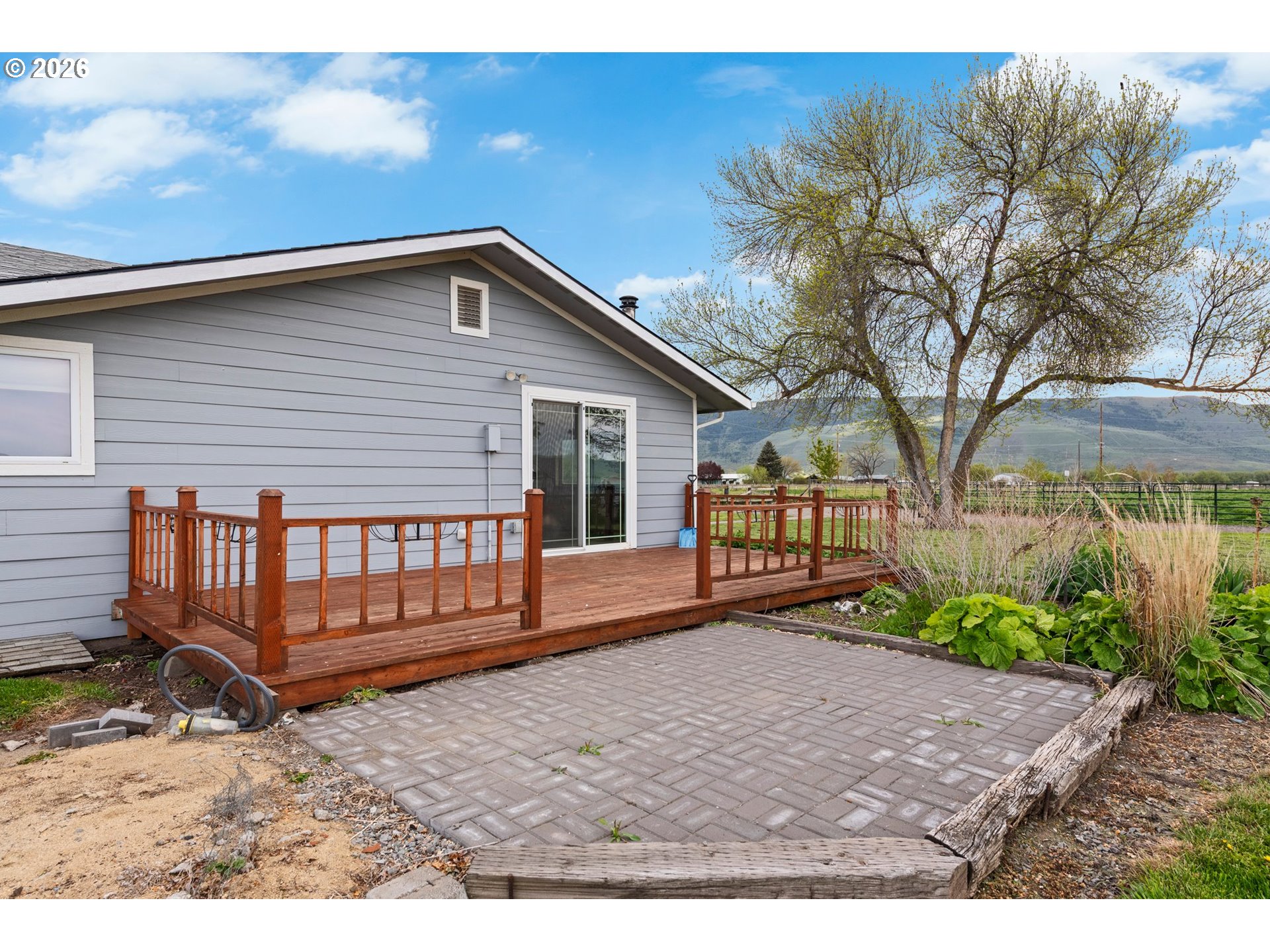 58015 Godley Road Union, OR 97883 - Photo 38 of 44 a backyard of a house with barbeque oven
