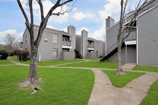 a view of a garden in front of a house