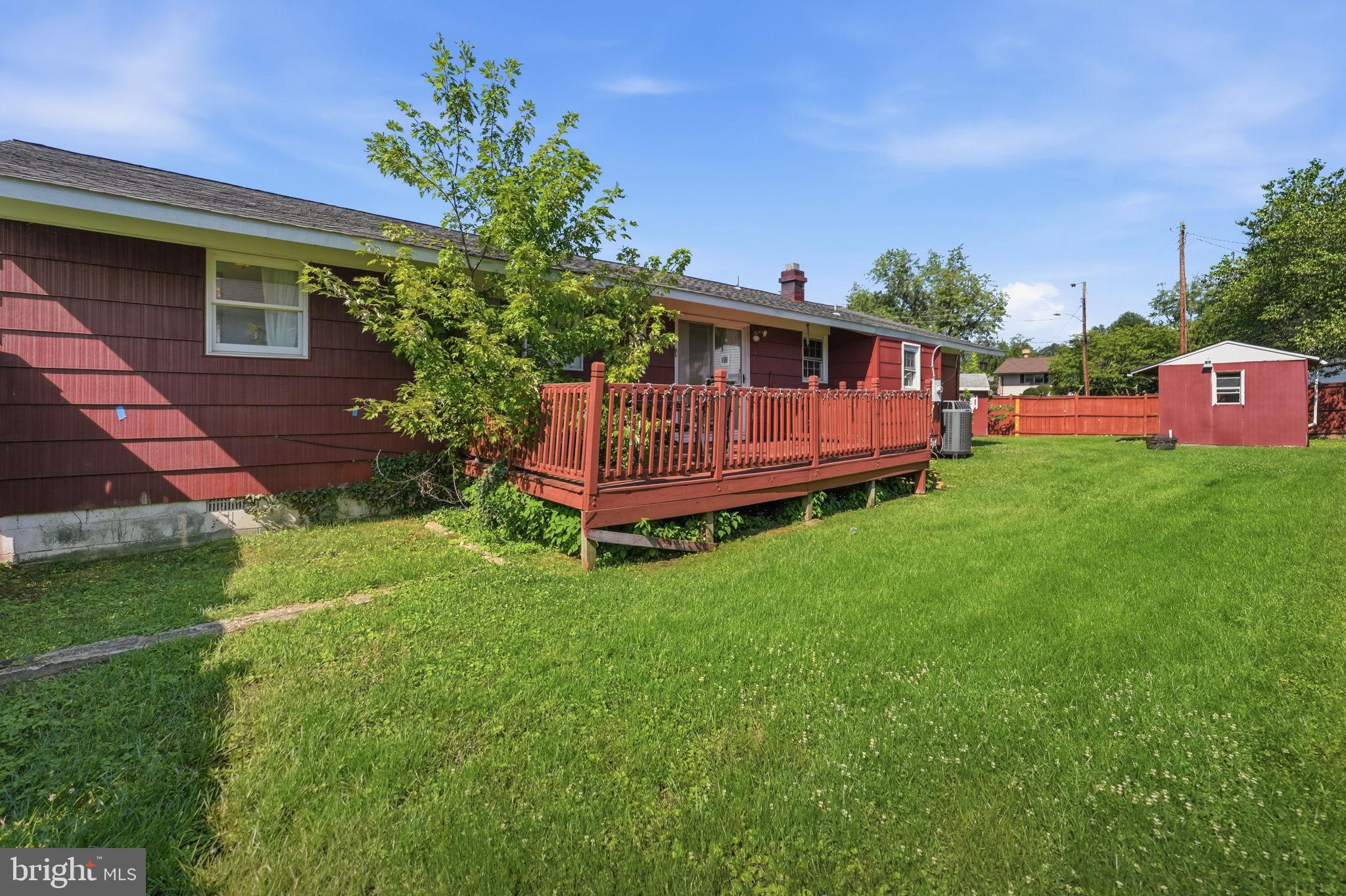 906 Wingfield Road Woodbridge, VA 22191 - Photo 30 of 31 Charming home with spacious yard.