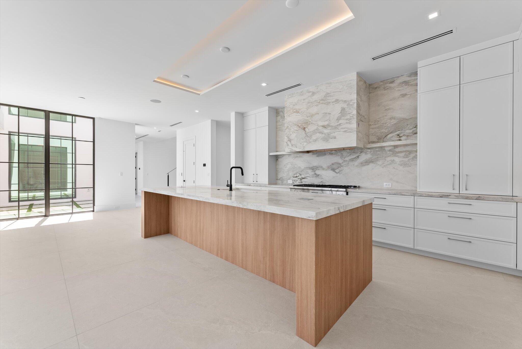 880 Northeast 3rd Avenue Boca Raton, FL 33432 - Photo 13 of 100 Kitchen