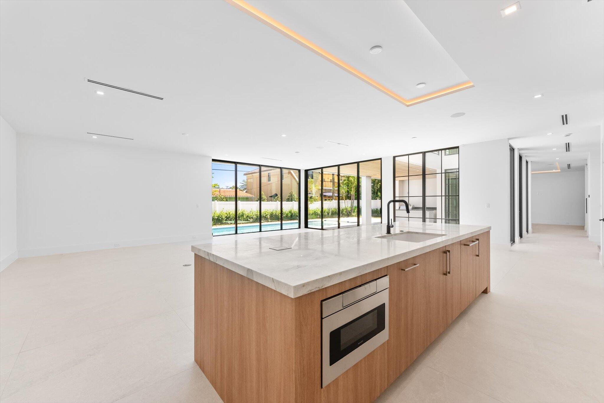 880 Northeast 3rd Avenue Boca Raton, FL 33432 - Photo 14 of 100 Kitchen