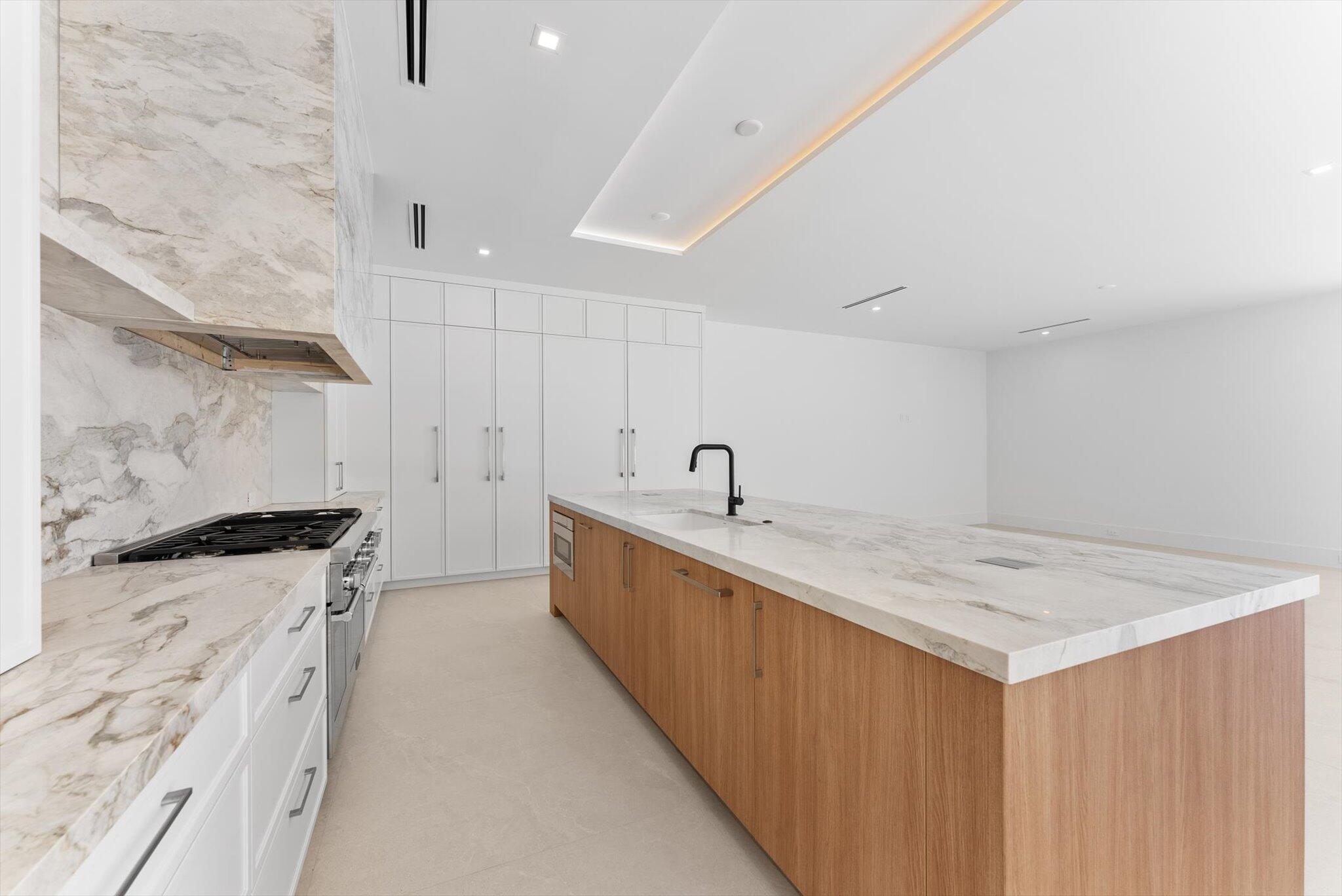 880 Northeast 3rd Avenue Boca Raton, FL 33432 - Photo 16 of 100 Kitchen