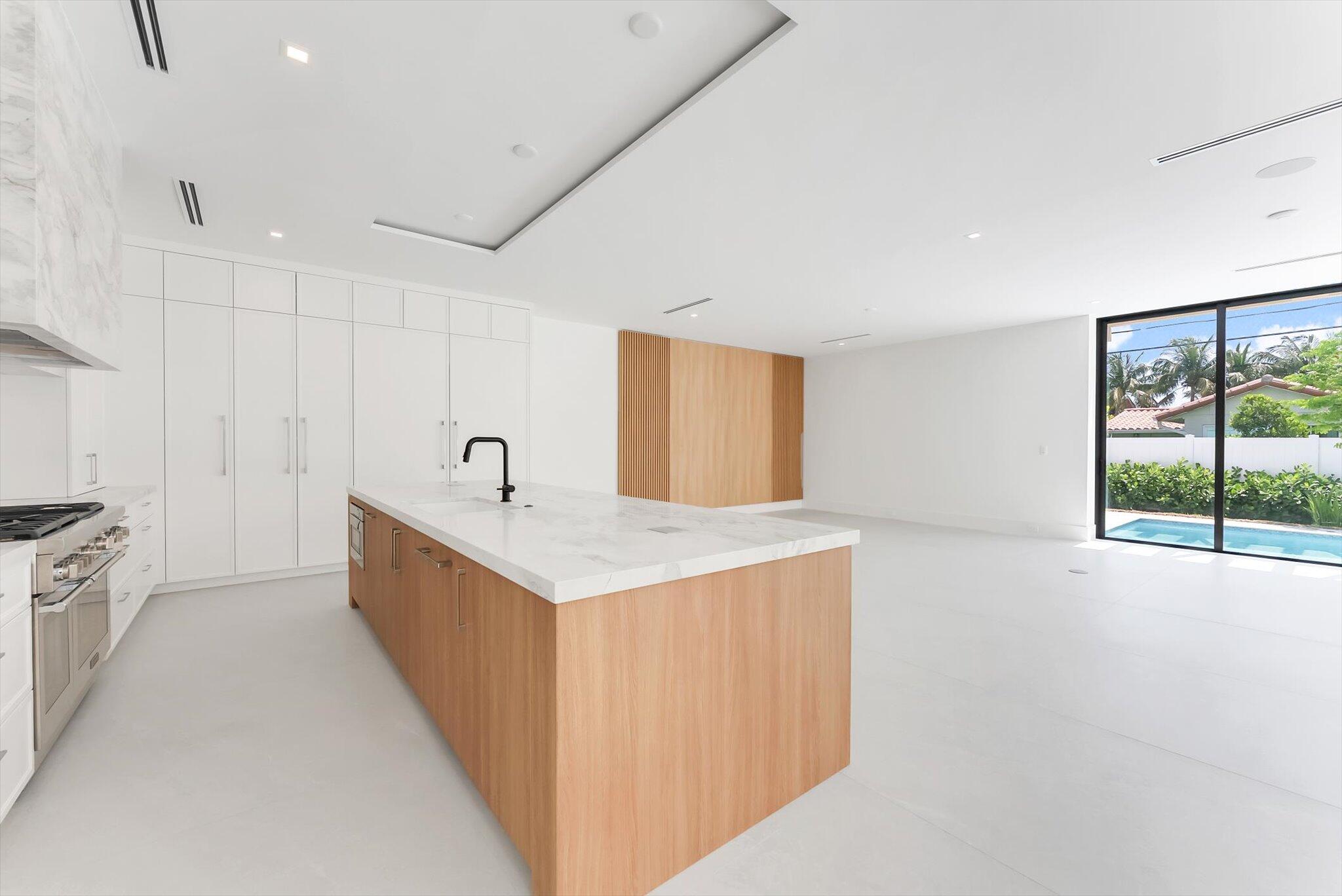 880 Northeast 3rd Avenue Boca Raton, FL 33432 - Photo 21 of 100 Kitchen