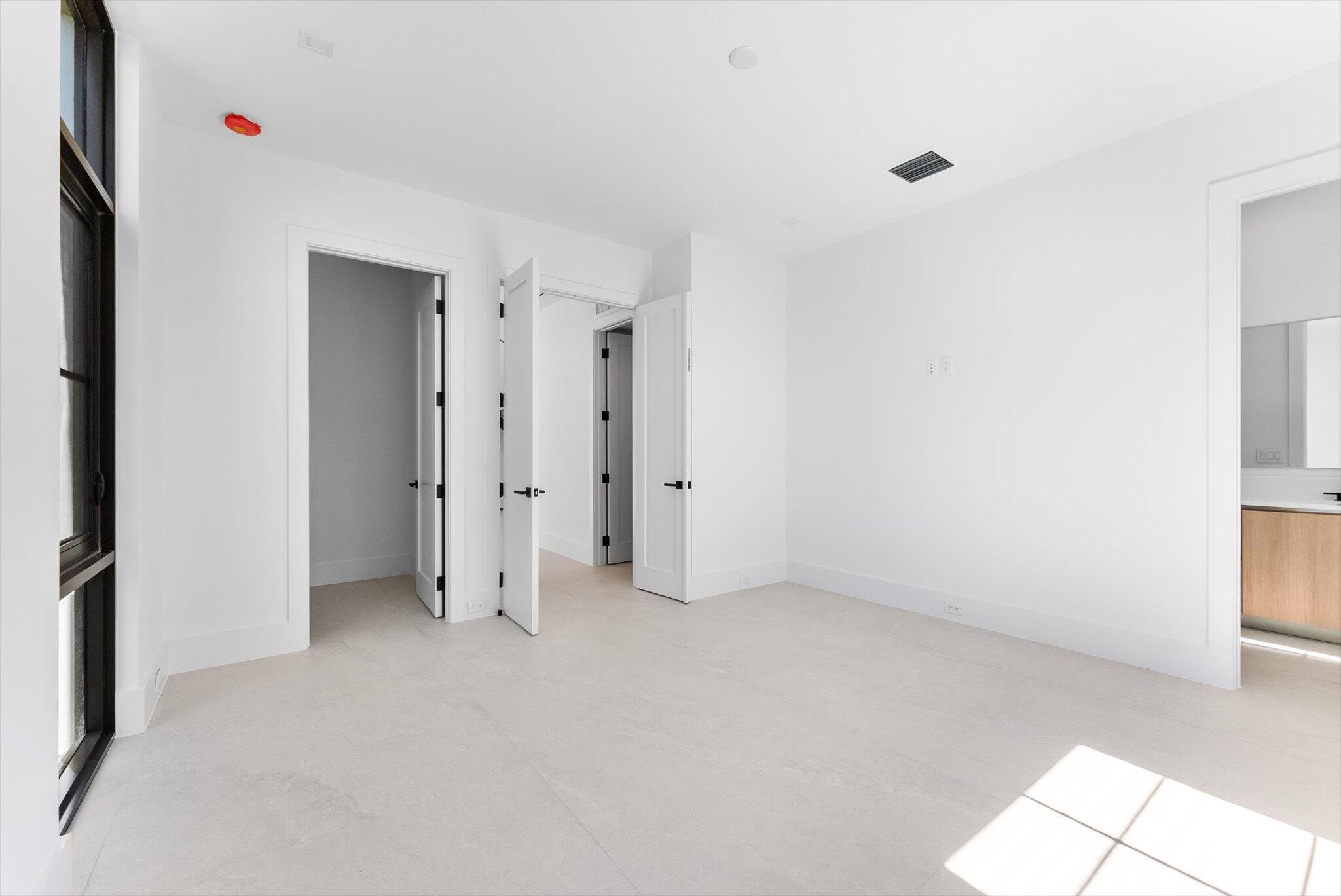 880 Northeast 3rd Avenue Boca Raton, FL 33432 - Photo 39 of 100 a view of an empty room