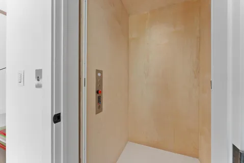 $5,950,000 | 880 Northeast 3rd Avenue, Boca Raton, FL 33432