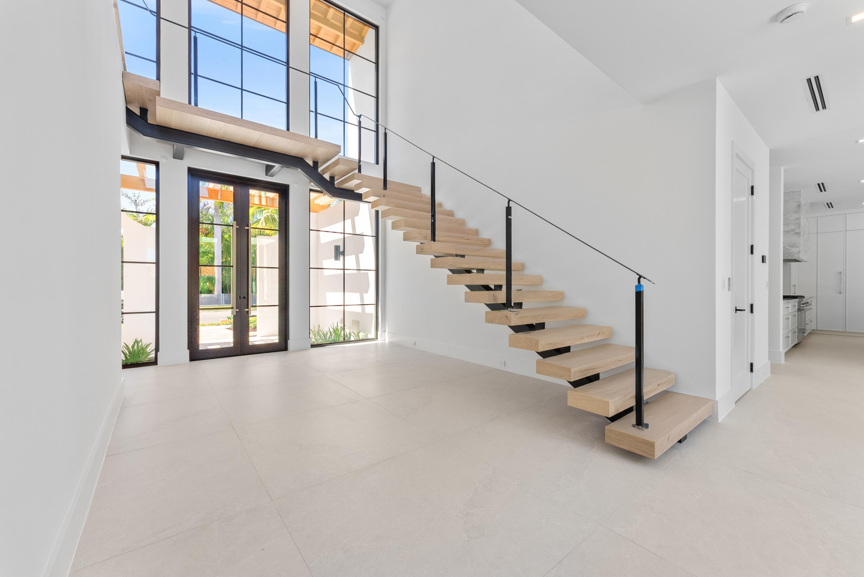 880 Northeast 3rd Avenue Boca Raton, FL 33432 - Photo 43 of 100 Staircase upstairs