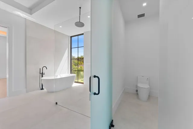 $5,950,000 | 880 Northeast 3rd Avenue, Boca Raton, FL 33432