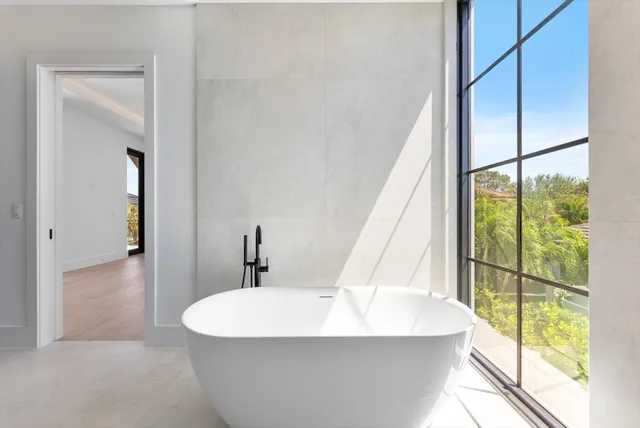 $5,950,000 | 880 Northeast 3rd Avenue, Boca Raton, FL 33432