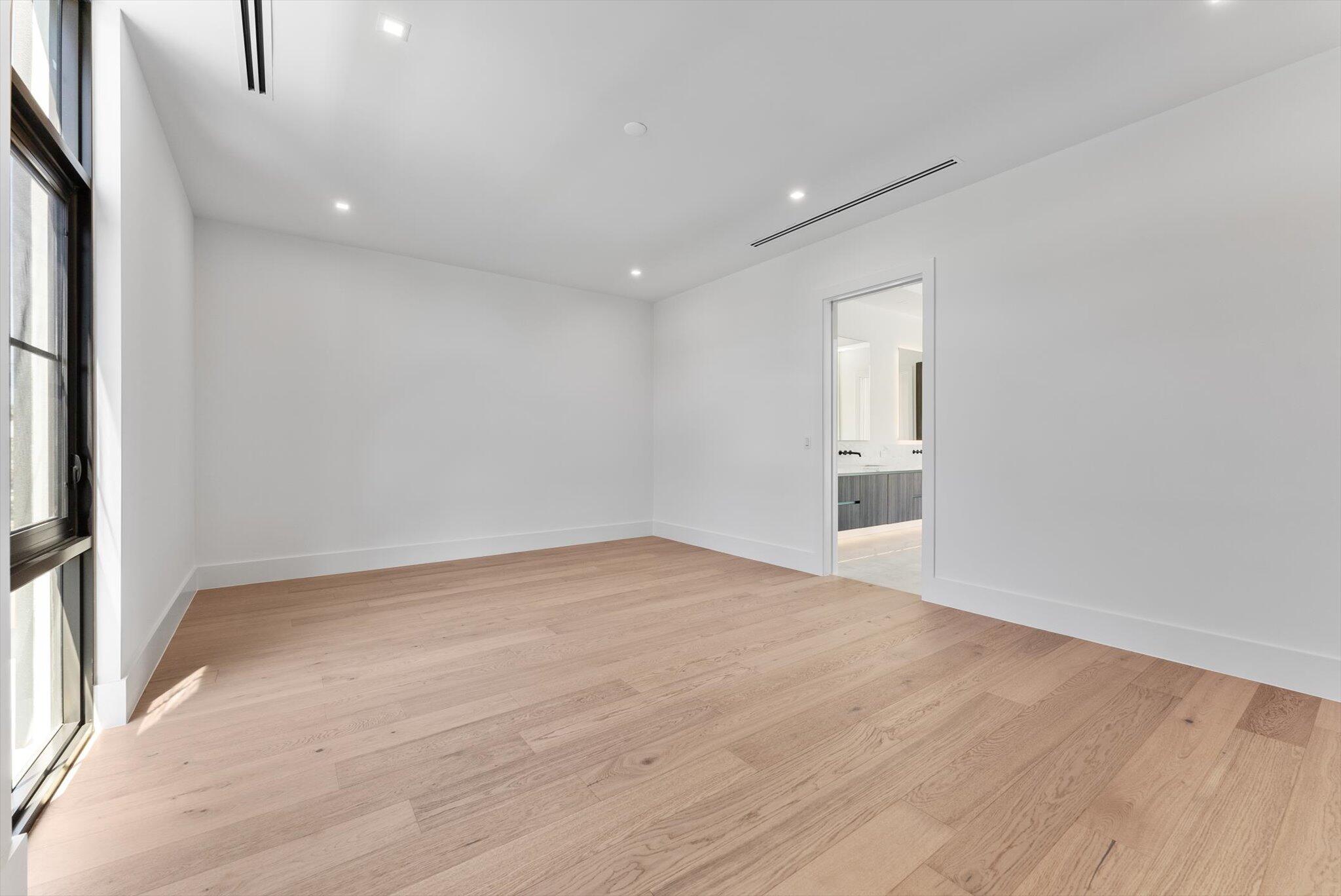 880 Northeast 3rd Avenue Boca Raton, FL 33432 - Photo 53 of 100 Primary Closet