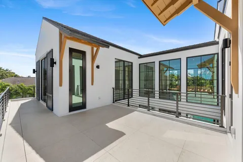 $5,950,000 | 880 Northeast 3rd Avenue, Boca Raton, FL 33432