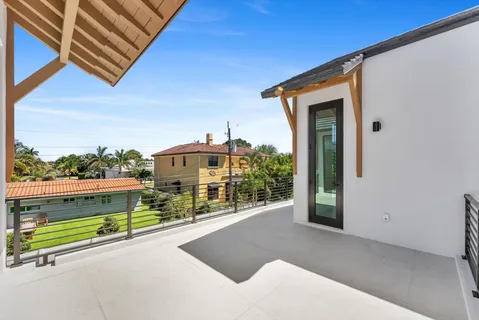 $5,950,000 | 880 Northeast 3rd Avenue, Boca Raton, FL 33432