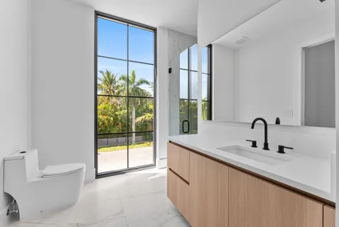 $5,950,000 | 880 Northeast 3rd Avenue, Boca Raton, FL 33432