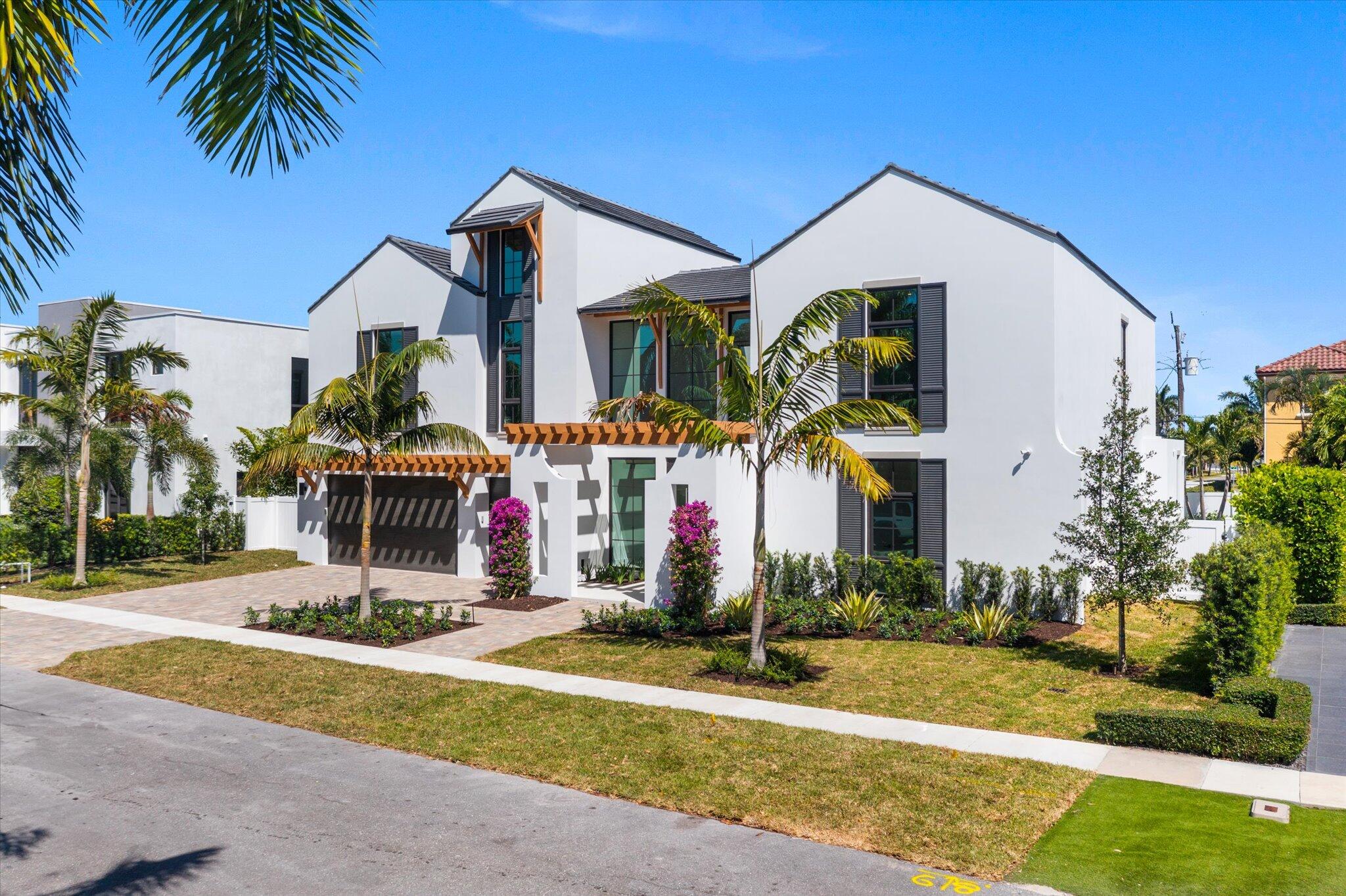 880 Northeast 3rd Avenue Boca Raton, FL 33432 - Photo 94 of 100 a front view of house with yard and green space