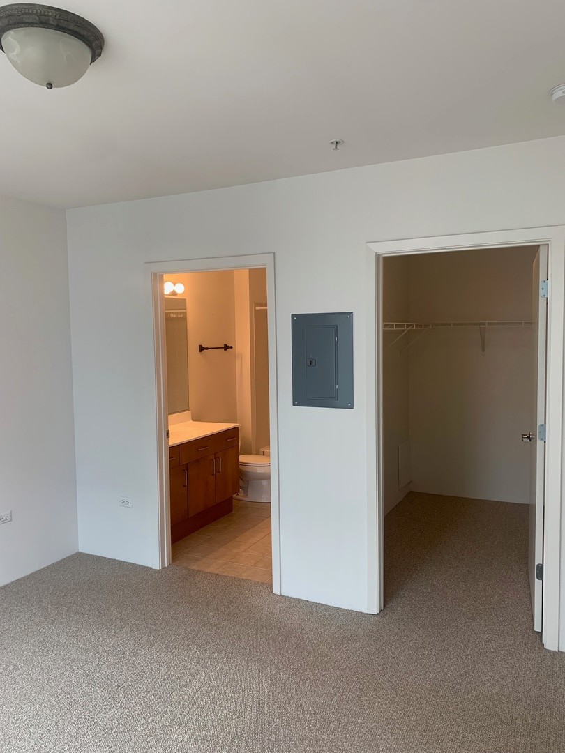 1720 Oak Avenue, Unit 405 Evanston, IL 60201 - Photo 7 of 11