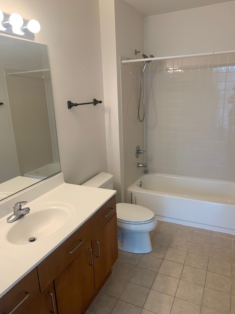 1720 Oak Avenue, Unit 405 Evanston, IL 60201 - Photo 8 of 11