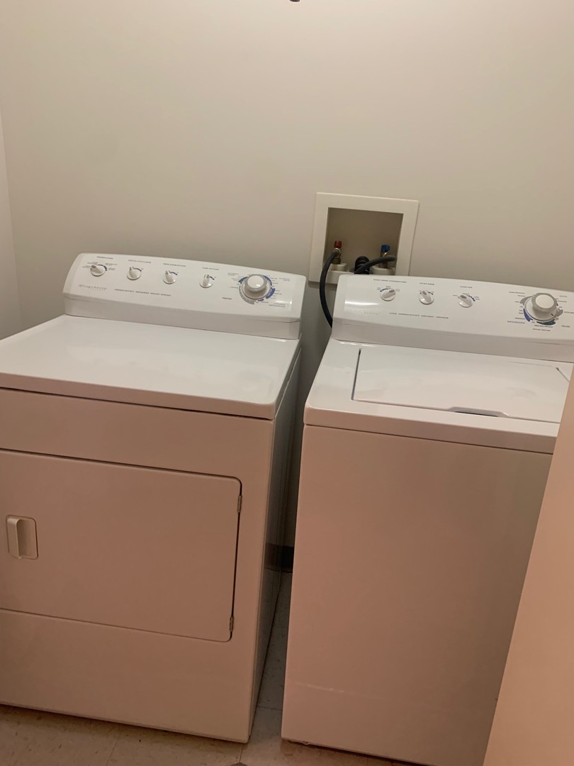 1720 Oak Avenue, Unit 405 Evanston, IL 60201 - Photo 9 of 11