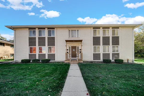 $1,750 | 31 Wellington Avenue, Unit 2, Mundelein, IL 60060