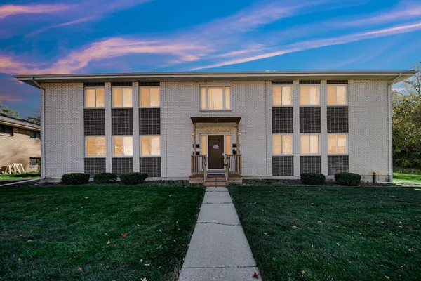 $1,750 | 31 Wellington Avenue, Unit 2, Mundelein, IL 60060