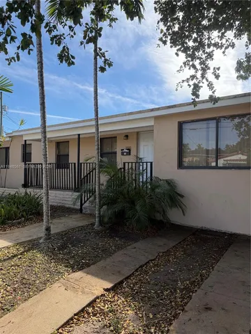 $2,600 | 3300 Southwest 28th Street, Unit 3300, Miami, FL 33133