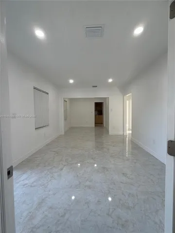 $2,600 | 3300 Southwest 28th Street, Unit 3300, Miami, FL 33133