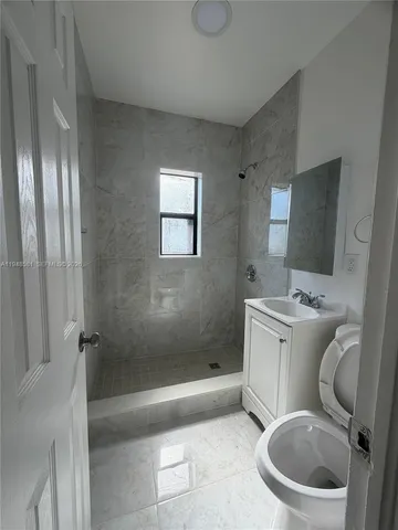 $2,600 | 3300 Southwest 28th Street, Unit 3300, Miami, FL 33133