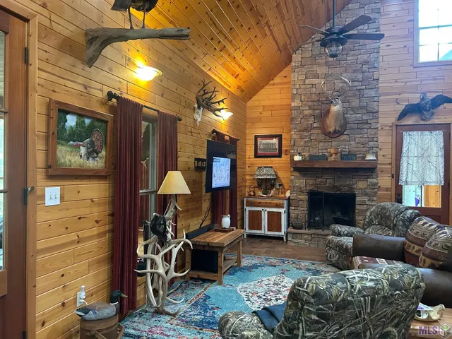 $590,000 | 9288 Rudolph Davis Road, St. Francisville, LA 70775