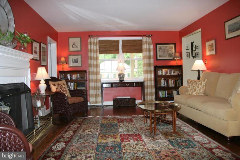 608 Coventry Road Towson, MD 21286 - Photo 2 of 20 Living Room