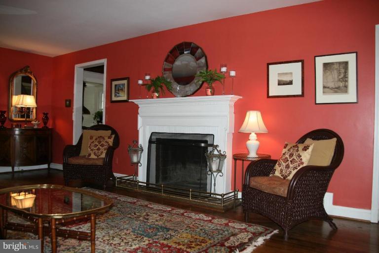608 Coventry Road Towson, MD 21286 - Photo 3 of 20 Living Room #2