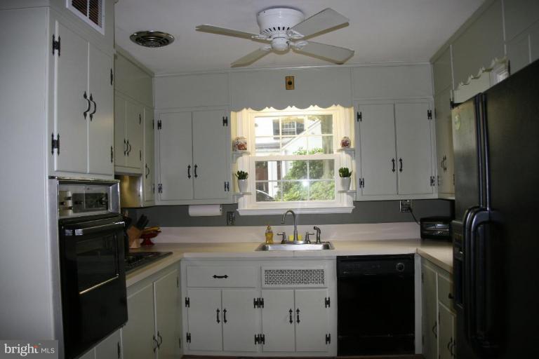 608 Coventry Road Towson, MD 21286 - Photo 8 of 20 Kitchen #2