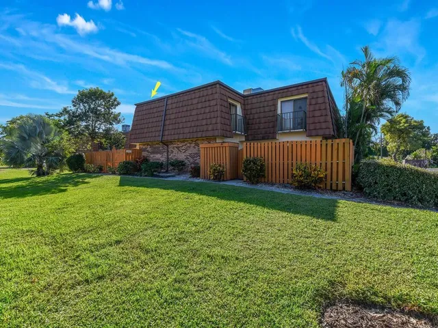 $264,900 | 1450 Park Shore Circle, Unit 3, Fort Myers, FL 33901