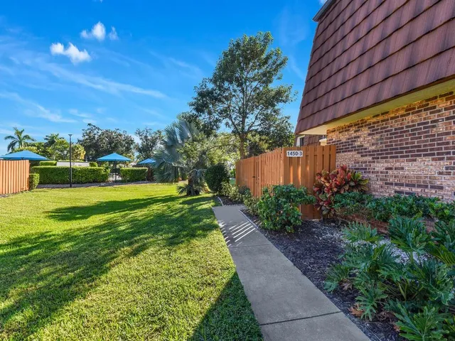 $264,900 | 1450 Park Shore Circle, Unit 3, Fort Myers, FL 33901