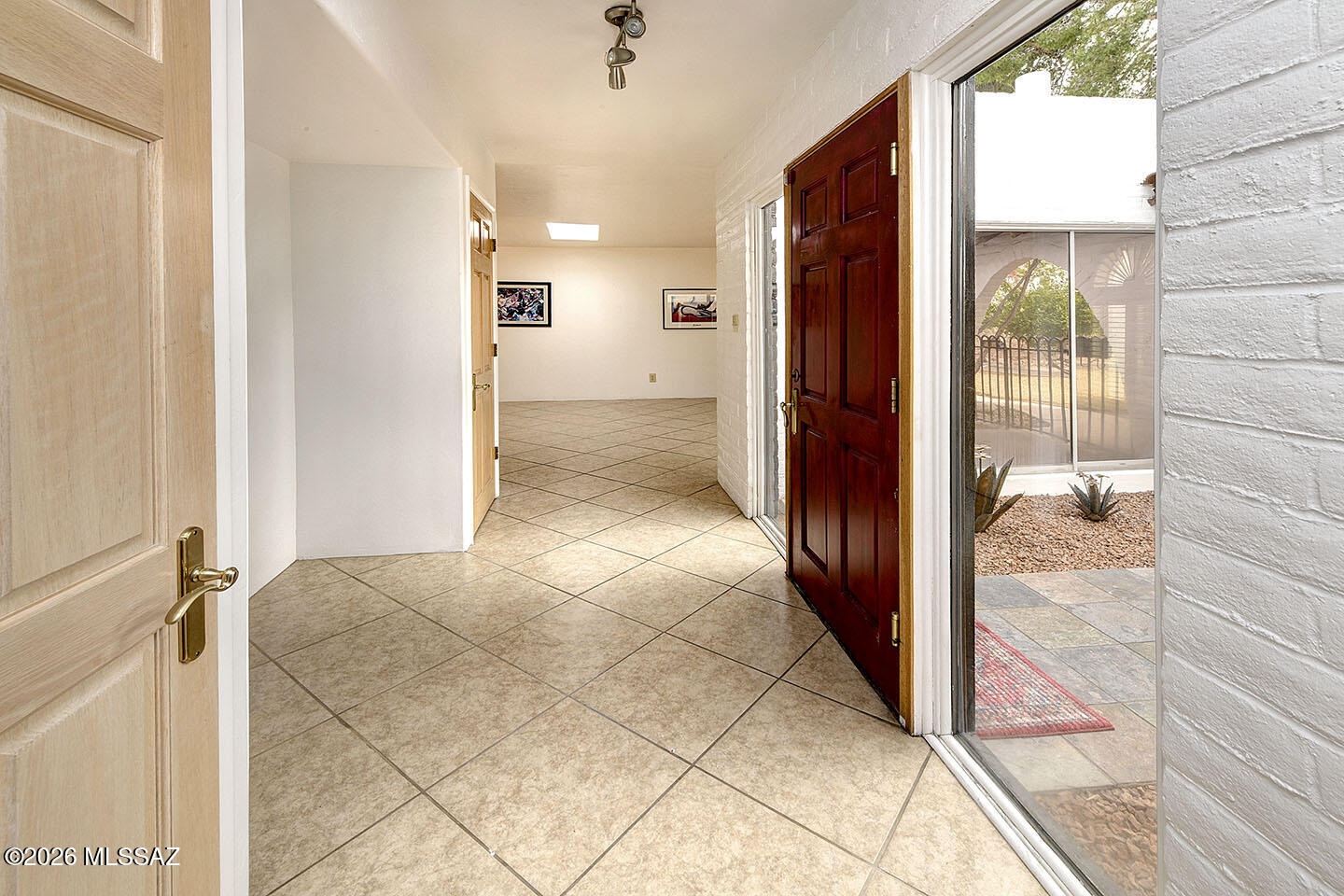 724 West Roller Coaster Road Tucson, AZ 85704 - Photo 5 of 29 Gallery Image 5