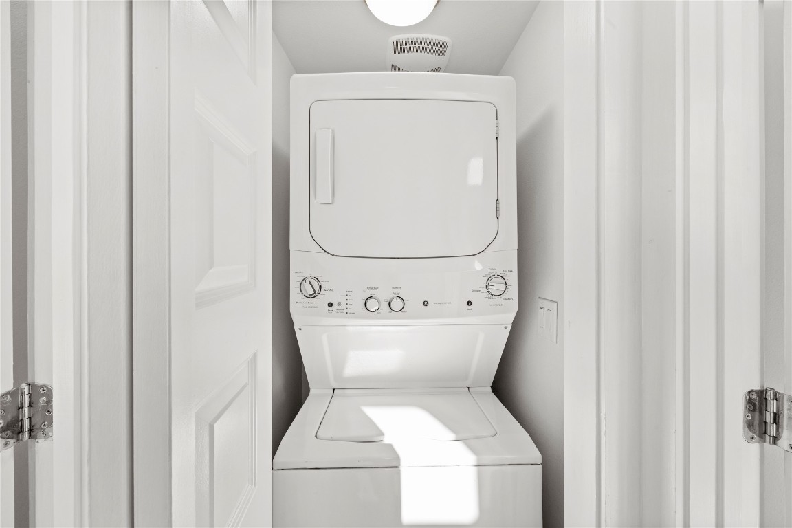 1904 East 17th Street, Unit B Austin, TX 78702 - Photo 18 of 34 a utility room with dryer and washer