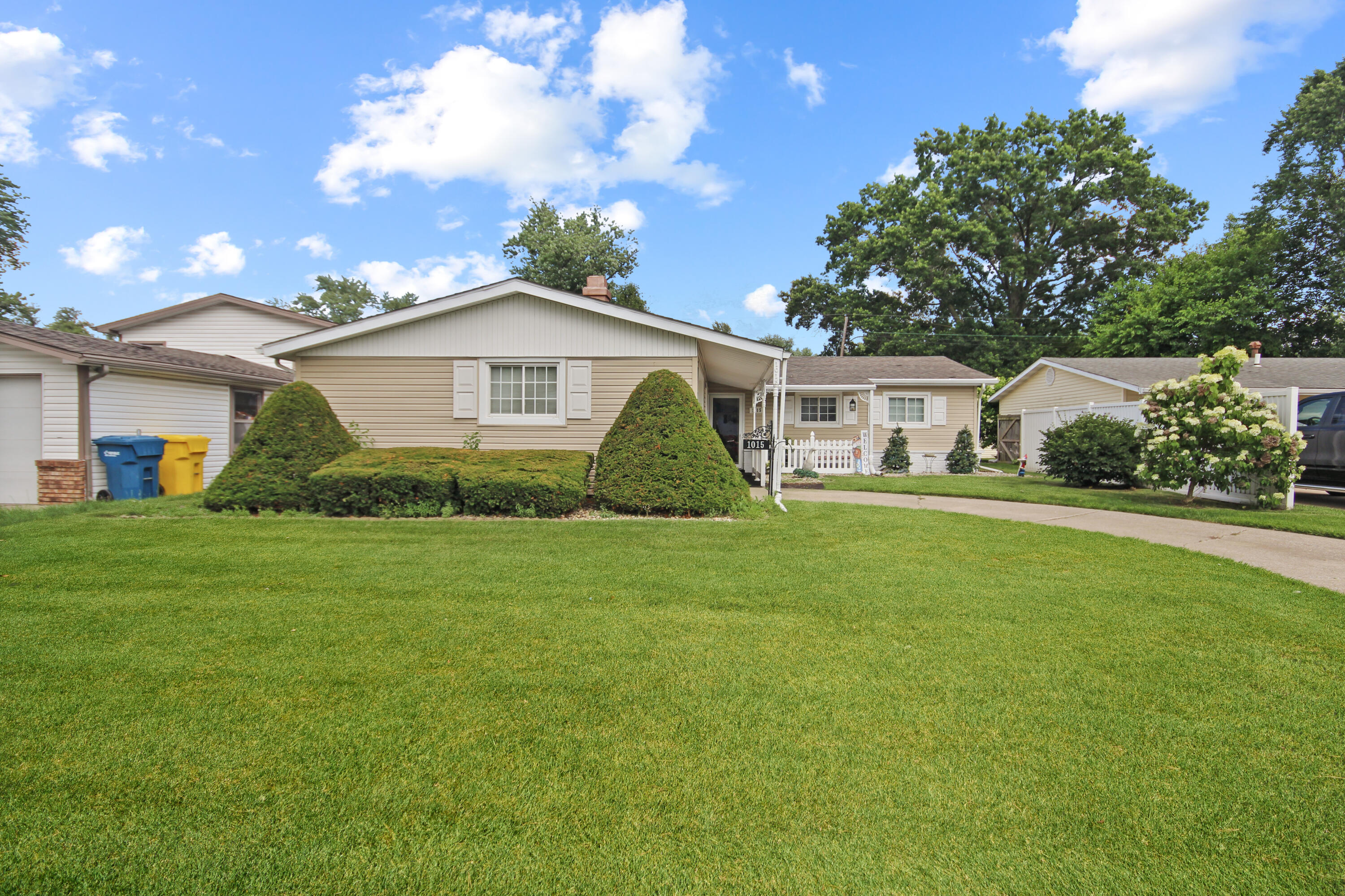 1015 North Rensselaer Street Griffith, IN 46319 - Photo 1 of 17 3000x2000