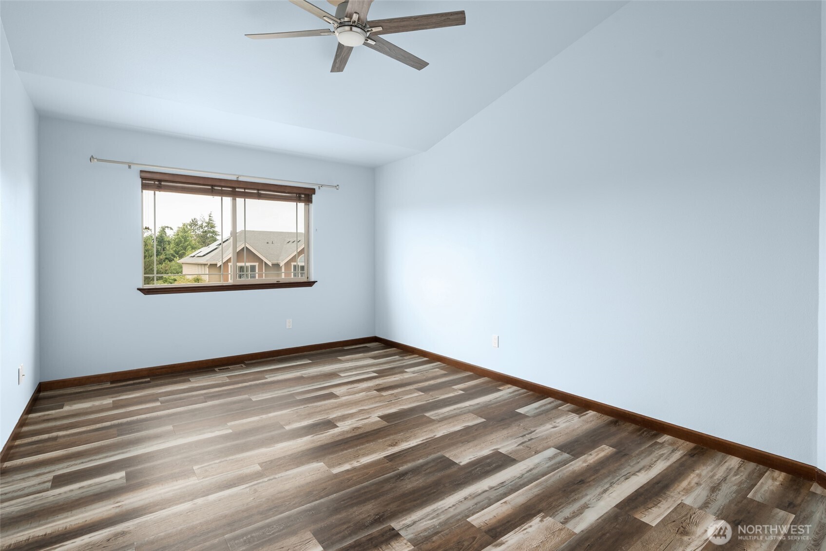 1033 Lyle Ridge Circle Oak Harbor, WA 98277 - Photo 19 of 37