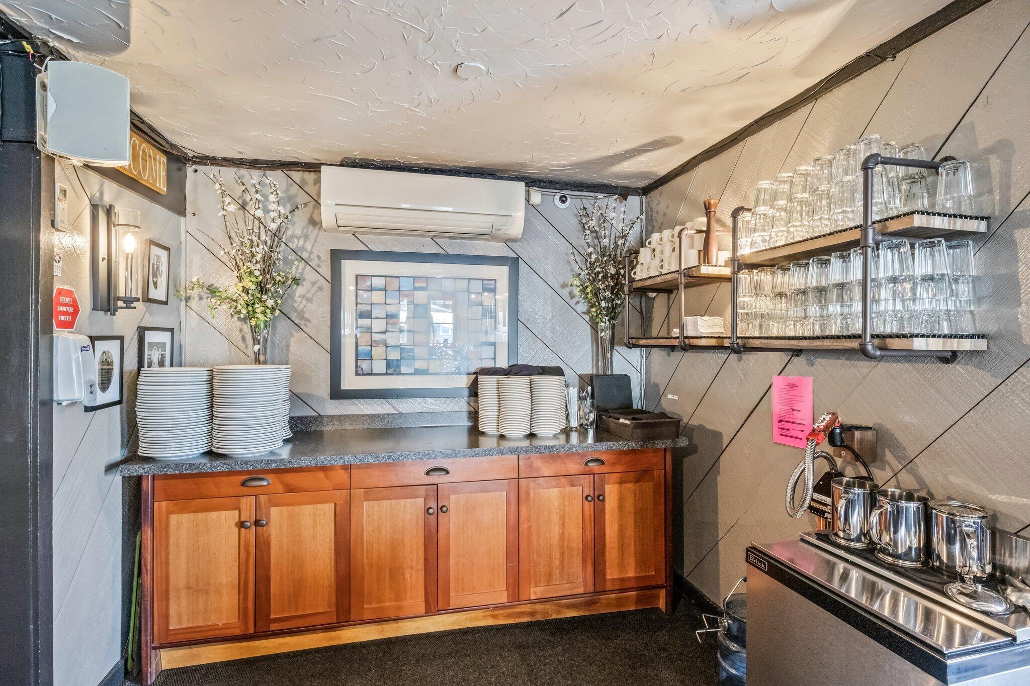 539 Commercial Street, Unit 1 Provincetown, MA 02657 - Photo 19 of 21 photo_online_019