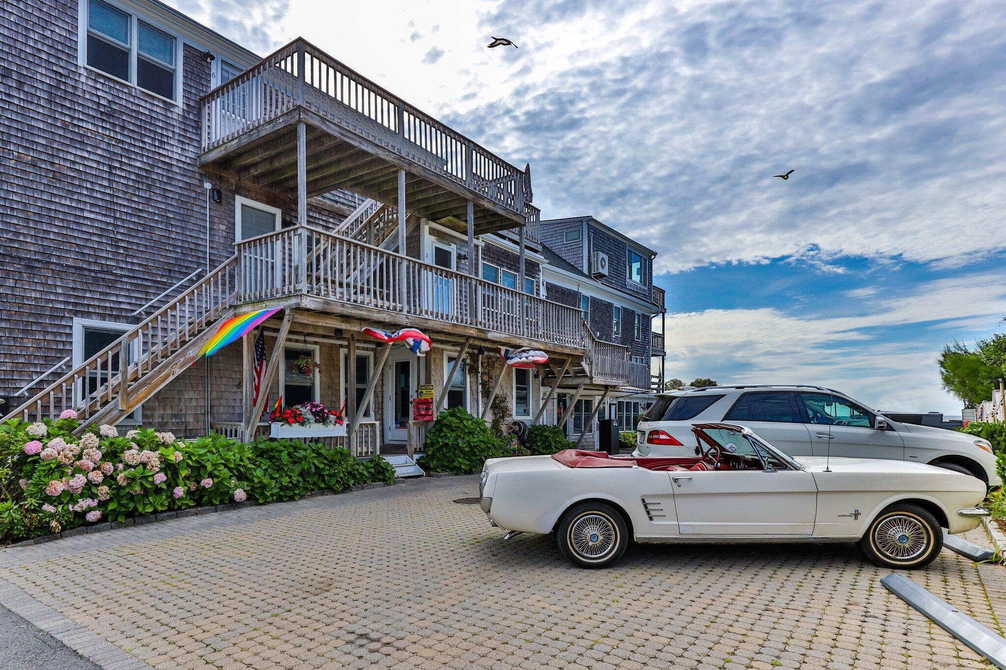 539 Commercial Street, Unit 1 Provincetown, MA 02657 - Photo 6 of 21 photo_online_006